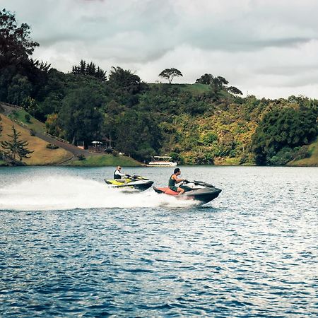 The Boato Hotel Guatapé Exteriör bild Jet skiing on Lake Awoiti