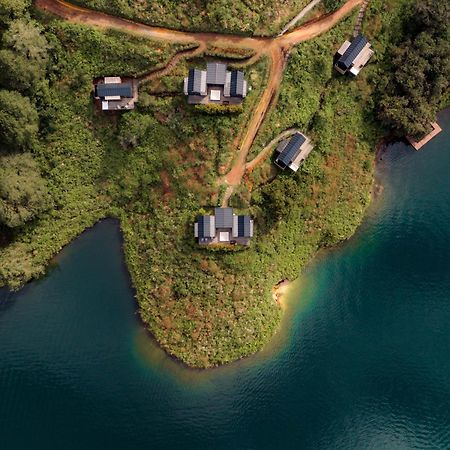 The Boato Hotel Guatapé Exteriör bild Aerial view of the lake