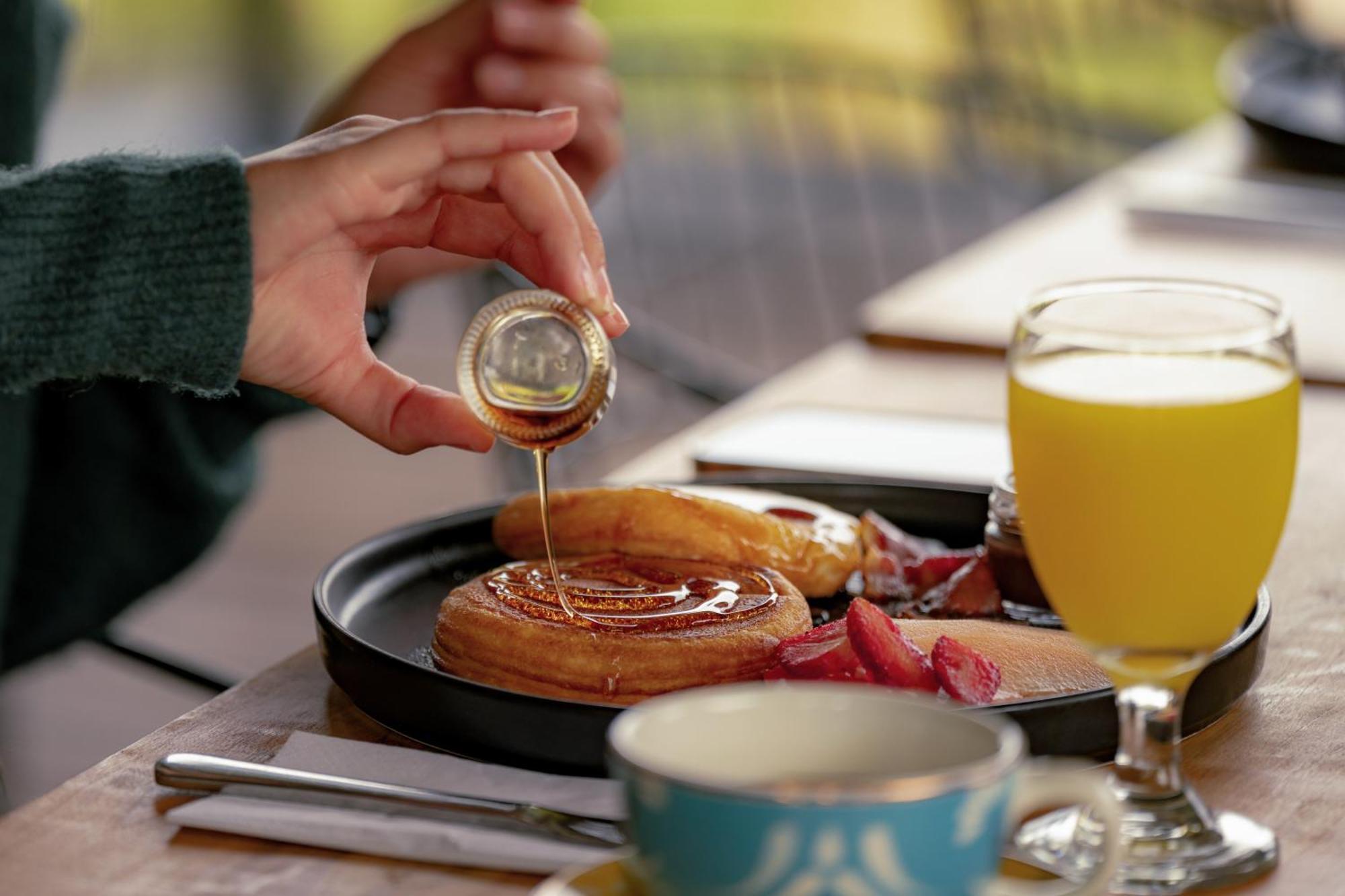The Boato Hotel Guatapé Exteriör bild Maple syrup being drizzled on a pastry